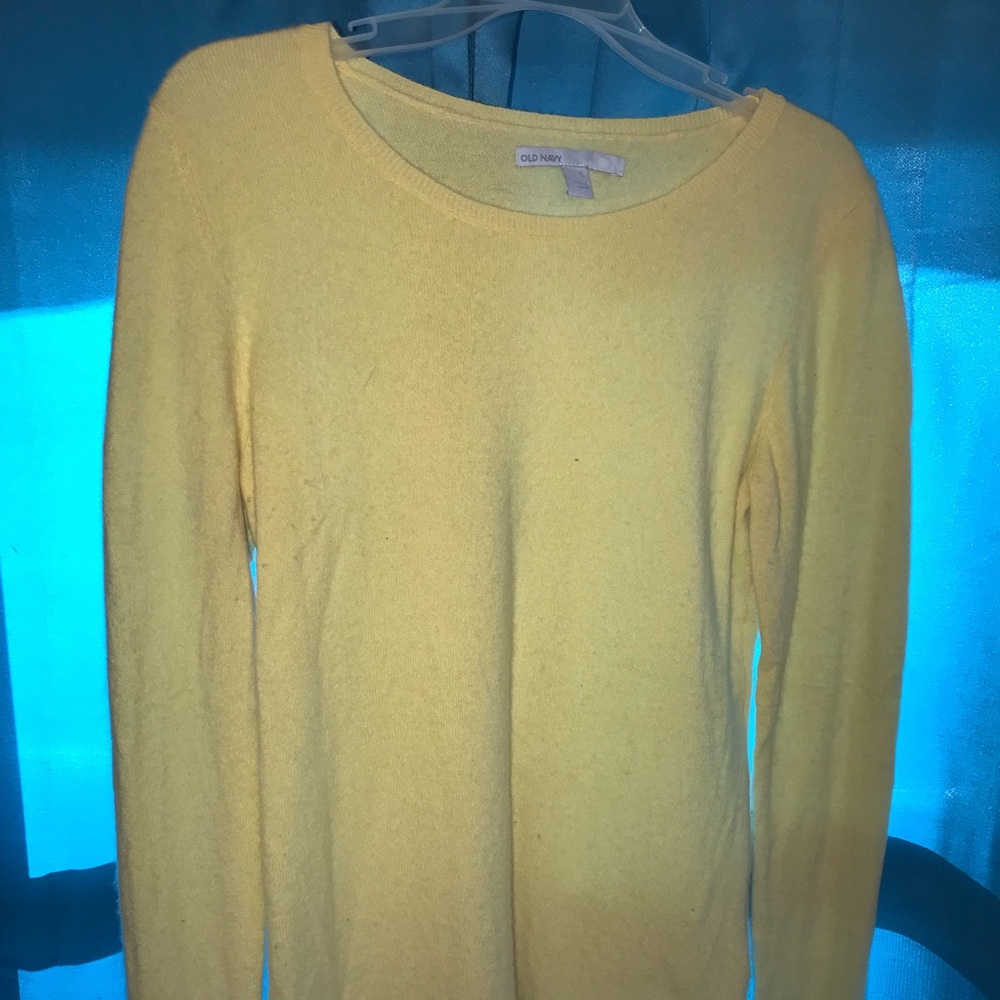 100% Cahmere Yellow long sleeved shirt